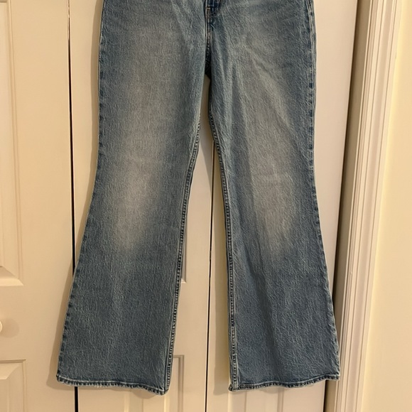 Classic Levi’s premium 70s high flare medium wash jeans - Picture 4 of 8